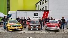 Das Seat-Team mit drei Rallye-Fahrzeugen aus der Sammlung „Coches Históricos“ beim ADAC-Eifel-Rallye-Festival 2018.  Foto: Auto-Medienportal.Net/Seat